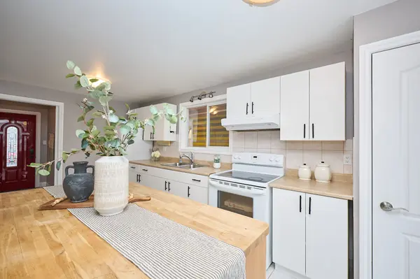 16 Jones LN, Welland, ON L3B 3M5