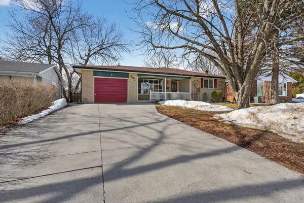 697 Fleet ST, Kingston, ON K7M 5A4