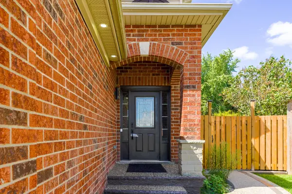 36 Calvin CT, Cambridge, ON N3C 4J5