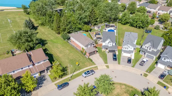 36 Calvin CT, Cambridge, ON N3C 4J5