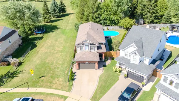 36 Calvin CT, Cambridge, ON N3C 4J5