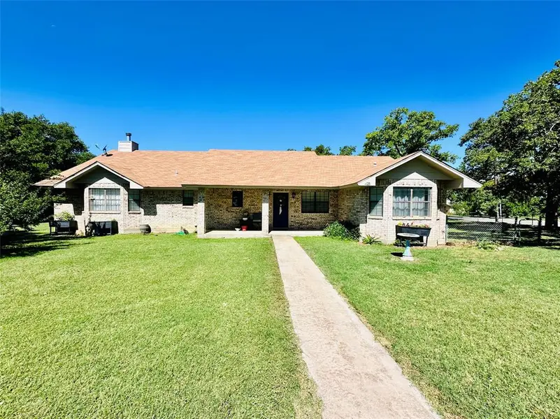 425 N Avenue E, Cross Plains, TX 76443