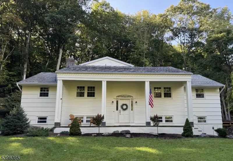 7 Kentbrook Ter, Kinnelon Boro, NJ 07405