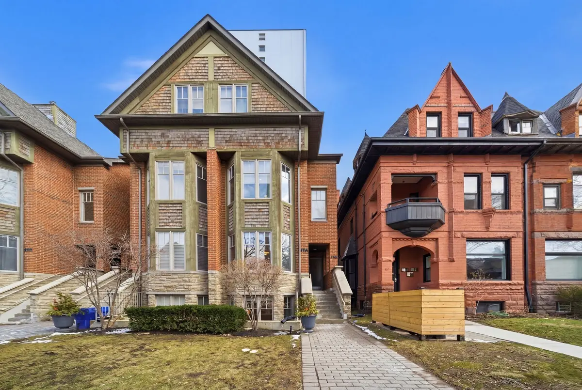 99A Walmer RD, Toronto C02, ON M5R 2X6