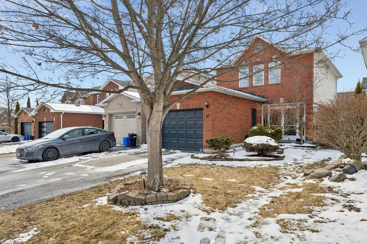 16 Fry CRES, Clarington, ON L1C 4Y2