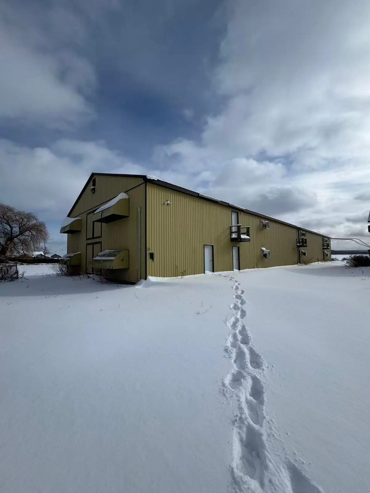 641 Canal RD #Barn 4, Bradford West Gwillimbury, ON L3Z 2A6