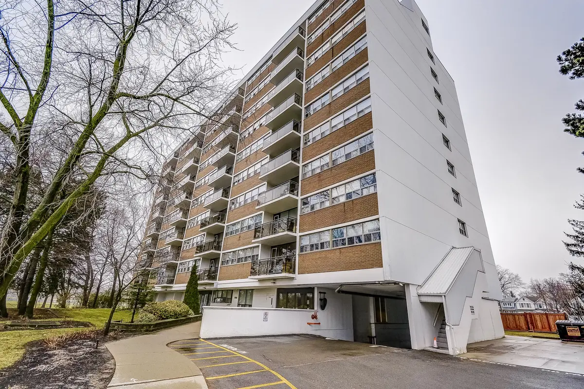 212 Kerr ST #401, Oakville, ON L6K 3B1