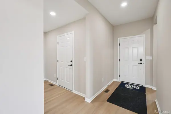 864 Kelpie DR, Pittsfield Charter Township, MI 48108