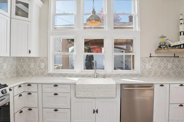 129 South ST, Belleville, MI 48111