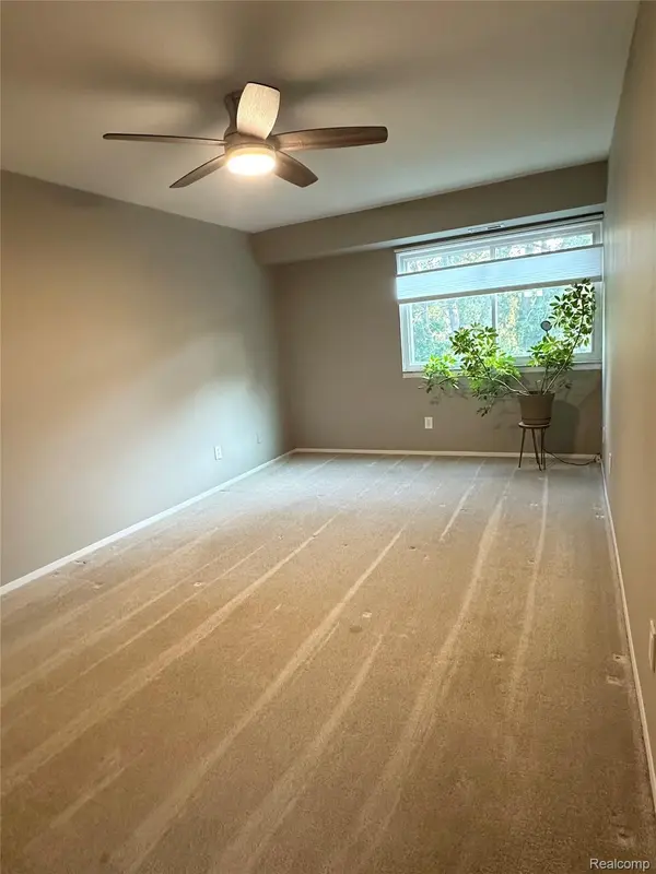 3855 Lone Pine RD #301, West Bloomfield Charter Township, MI 48323