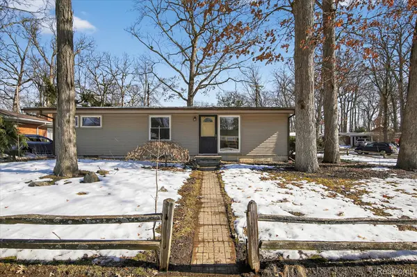 2344 S Circle DR, Ann Arbor, MI 48103