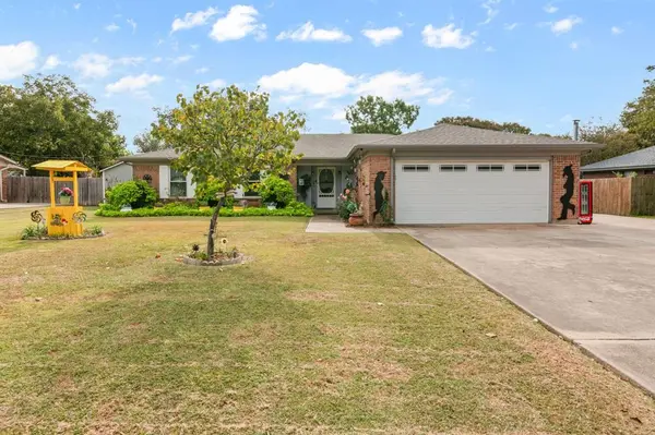 1307 Bradley Court, Cleburne, TX 76033