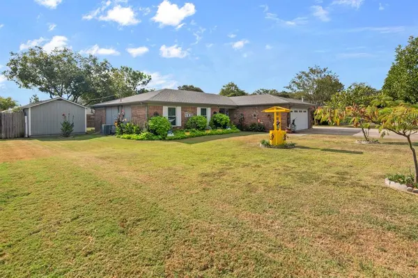 1307 Bradley Court, Cleburne, TX 76033