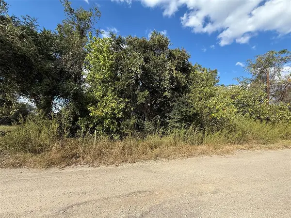 703 Stringfellow Avenue, Marlin, TX 76661