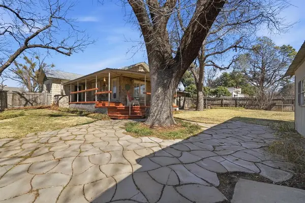 225 E Breckenridge Street, Albany, TX 76430