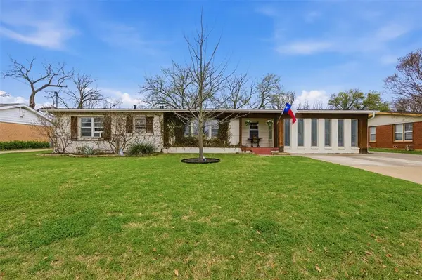 1218 Warden Street, Benbrook, TX 76126