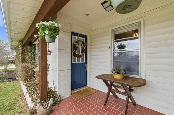 1218 Warden Street, Benbrook, TX 76126