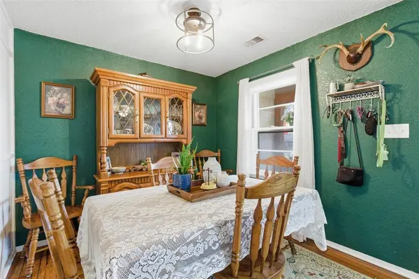 1218 Warden Street, Benbrook, TX 76126