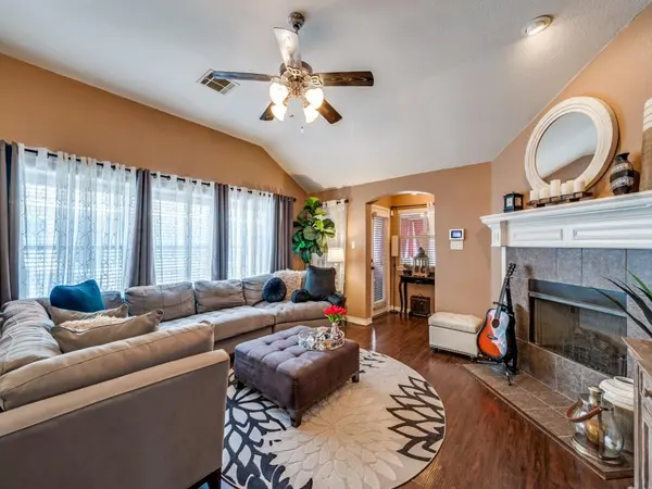 1128 Hayden Lane, Savannah, TX 76227