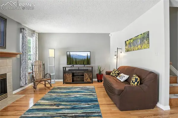 164 Creekside LN, Colorado Springs, CO 80906