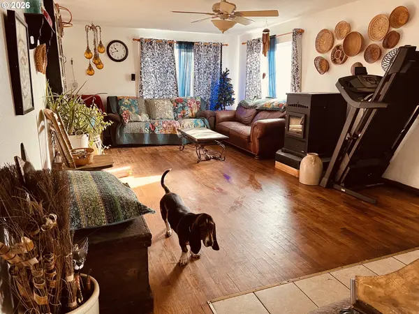 521 N BIRCH ST, Coquille, OR 97423