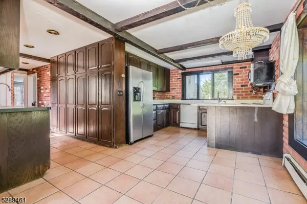 2 Dutch Hill Rd, Hampton Boro, NJ 08827