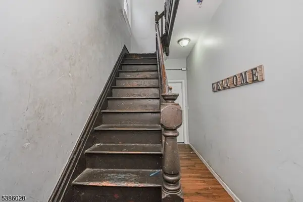 16 Alexander St, Newark City, NJ 07106