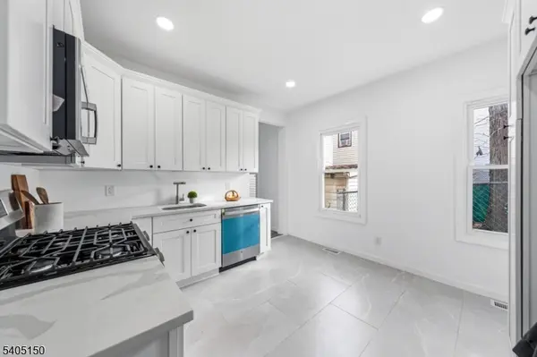 322 Court St, Elizabeth City, NJ 07206