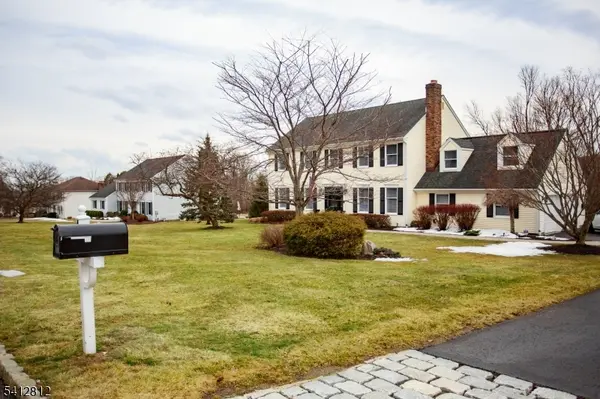 4 Victoria Dr, Mount Olive Twp., NJ 07836