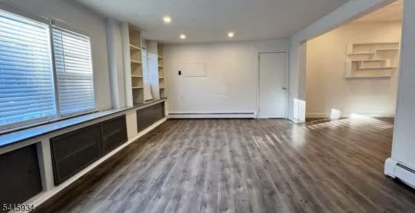 32 Leary Ave, Bloomingdale Boro, NJ 07403