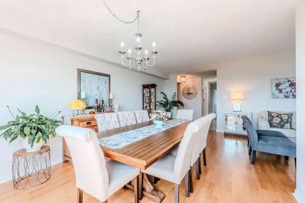 133 Torresdale AVE #902, Toronto C07, ON M2R 3T2