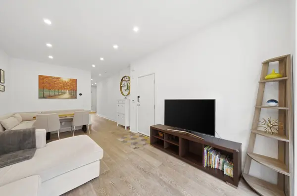 99A Walmer RD, Toronto C02, ON M5R 2X6