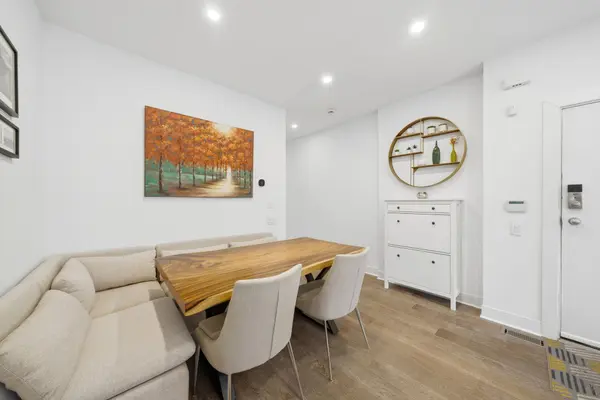 99A Walmer RD, Toronto C02, ON M5R 2X6