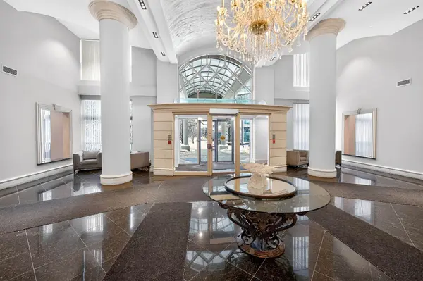 23 Lorraine DR #517, Toronto C07, ON M2N 6Z6