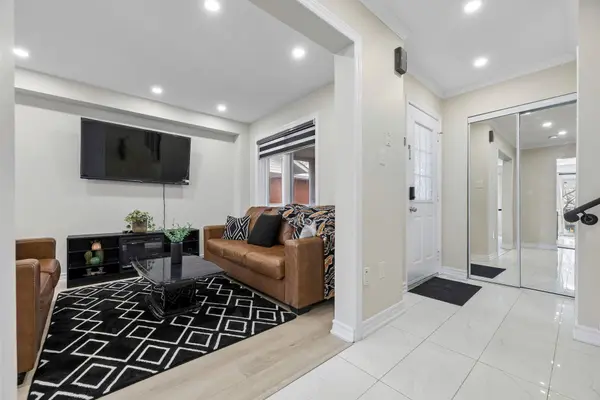 16 Fry CRES, Clarington, ON L1C 4Y2