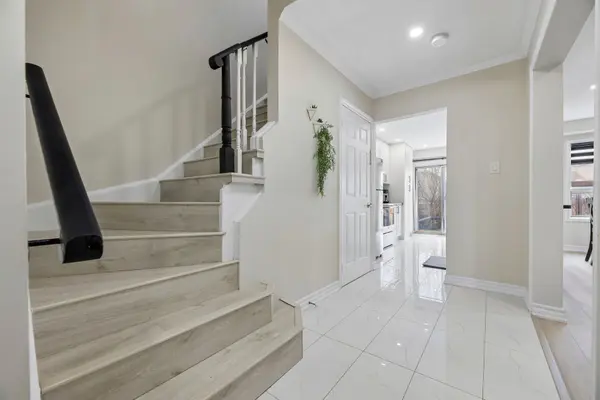 16 Fry CRES, Clarington, ON L1C 4Y2