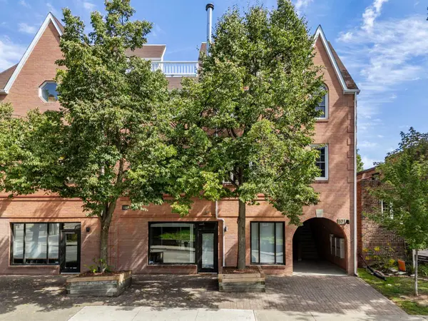 101 Glen Manor DR S #13, Toronto E02, ON M4E 3V3