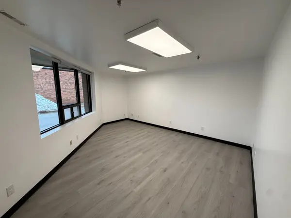 116 Viceroy RD #Unit 8-12A, Vaughan, ON L4K 2L8