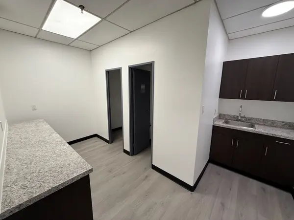 116 Viceroy RD #Unit 8-12A, Vaughan, ON L4K 2L8