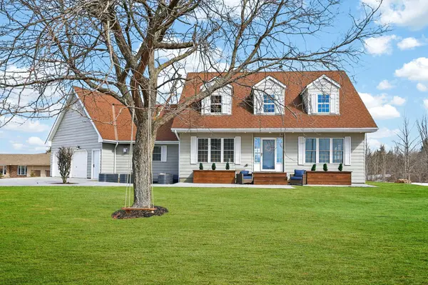 2 Algonquin Heights CT, Essa, ON L0L 2N0