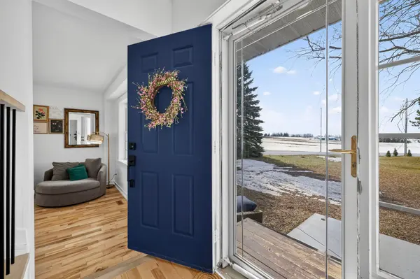 2 Algonquin Heights CT, Essa, ON L0L 2N0