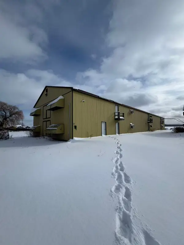 641 Canal RD #Barn 4, Bradford West Gwillimbury, ON L3Z 2A6