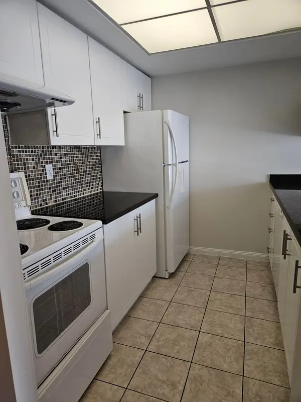 101 Subway CRES #101, Toronto W08, ON M9B 6K4