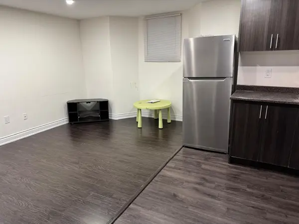 16 Edinburgh DR #BASEMENT, Brampton, ON L6Y 6A7