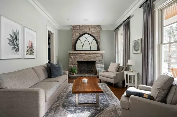 1097 Birchview AVE, Oakville, ON L6J 2C5