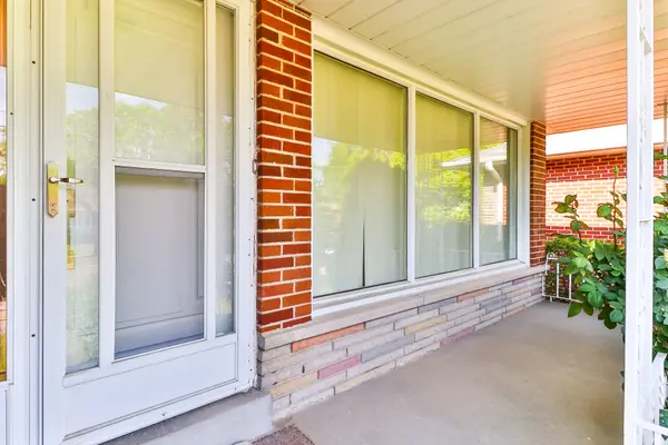 100 Summitcrest DR, Toronto W09, ON M9P 1H8