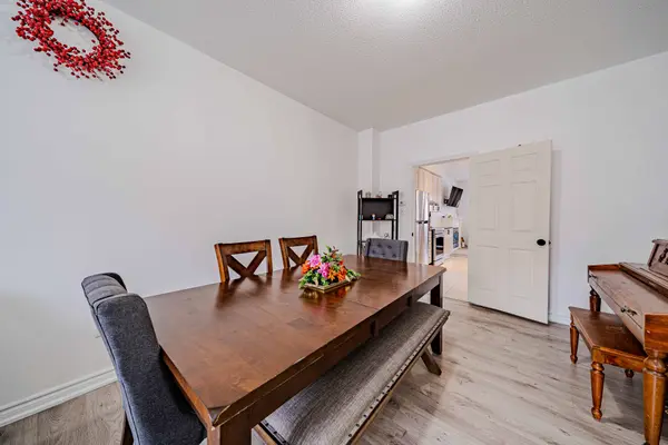 19 Kidd TER, Toronto W05, ON M3J 3S9