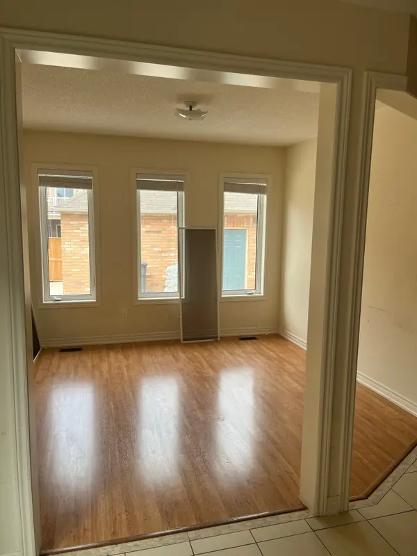 16 Saint Dennis RD, Brampton, ON L6R 3W5