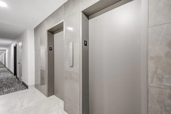 212 Kerr ST #401, Oakville, ON L6K 3B1