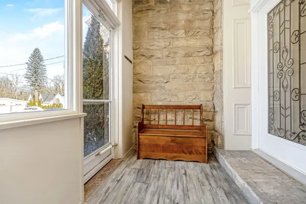 6 Queen ST, Halton Hills, ON L7G 2E4